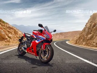 e-clutch 2024 fekete és piros színben készletről