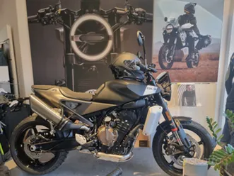 husqvarna svartpilen 801 promozione