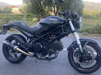 ducati monster 695 moreira