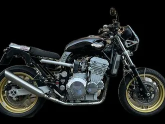 andere triumph custom bike