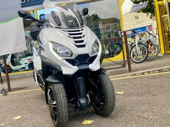 scooter-trois-roues-peugeot-metropolis