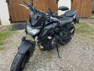 mt07-a2-2020-avec-sacoches-cavalieres