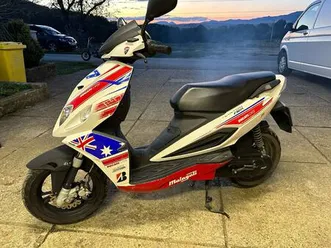 malaguti-phantom-f-12-r-49-cm3-ducati-2011-god