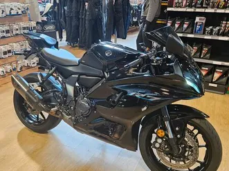 yzf-r7-35kw-full-black-akrapovic