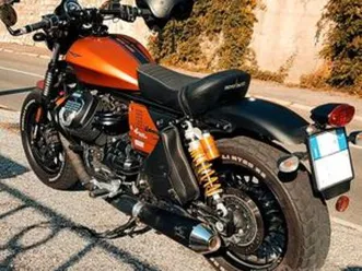 moto guzzi v9 bobber sport