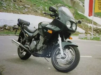 triumph sprint 900 im «oldtimer alter» canton grisons -