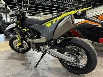 2024-husqvarna-r-701-supermoto