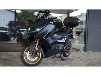 yamaha-tmax-560-t-max-560-tech-max-akrapovic-rizoma-teile-topcase-grun