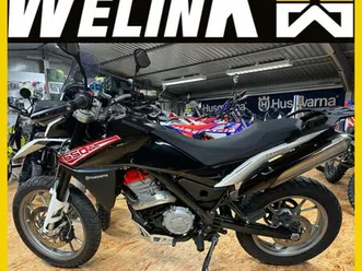 husqvarna-tr-650-strada-supermoto-ahnlich-701-690-a2