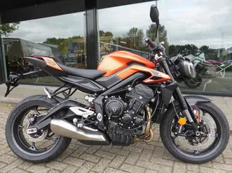 triumph street triple r nu met extra €1000,- gratis accessoires