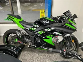 2017-kawasaki-ninja-300-abs-krt-edition