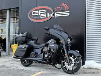 indian-motorcycles-roadmaster-dark-horse-black-smoke