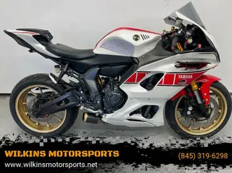 2022-yamaha-r7