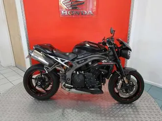 triumph-speed-triple-1050-rs