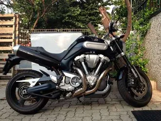 yamaha-mt-01-blu-azzurro