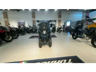 2025-piaggio-mp3-530-hpe-exclusive