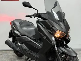 vendo-yamaha-x-max-250-momodesign-2015-16-usata-a-parete-codice-9588279-moto-it