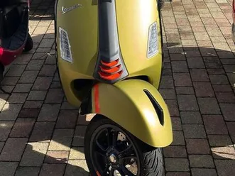 vendo-vespa-gts-300-supertech-hpe-2021-22-usata-a-roma-codice-9602474-moto-it