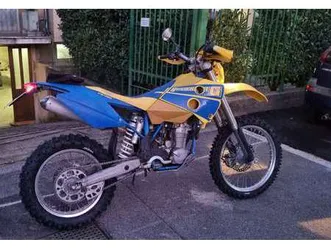 husaberg-fe-450-cross-enduro-plastiche-gialle-telaio-blu-giallo