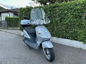 scooter-piaggio-fly-125