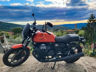 moto-guzzi-v7-stone-2021