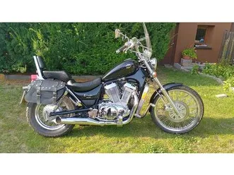 suzuki-intruder-vs800-stare-miasto