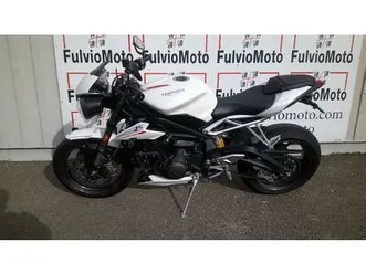triumph-street-triple-765-rs-2019-765-cm3-moto-roadster-12-000-km-blanc-13200-arle