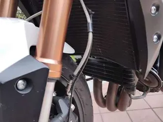 triumph-speed-triple-1050-abs-bianco