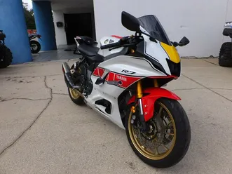 2022-yamaha-yzf-r7-world-gp-60th-anniversary-edition