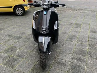 vespa-gts-super-300-vorfuhrroller