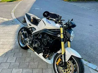 triumph-speed-triple-1050