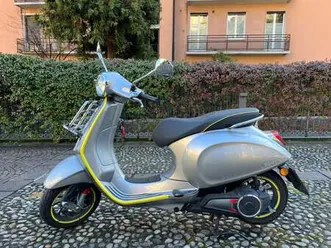 vespa-elettrica-70-km-h-vespa-70-inserti-giallo-fluo-portapacchi-anteriore