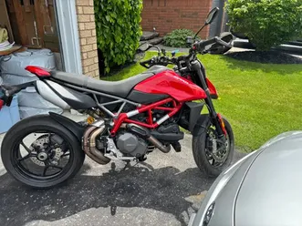 2022-ducati-hypermotard