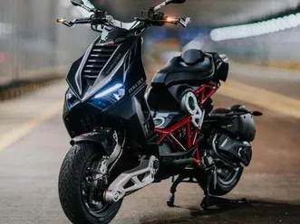 italjet-dragster-125-cc-naked-sports-automatic-scooter-was-gbp4999-now-gbp3499