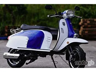 royal-alloy-gt-125-cc-a-modern-classic-retro-automatic-moped-scooter
