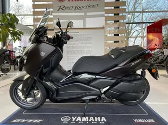 yamaha-xmax-300-techmax-dark-magma-vorfuhrmaschine-tuv