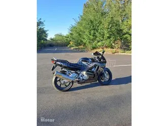 honda-cbr-600-f3-a2-es-papirokkal