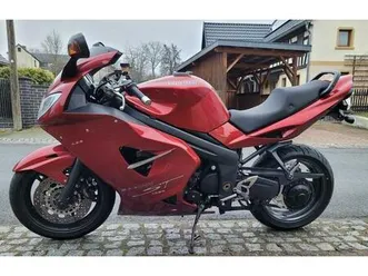 triumph-sprint-1050-st-abs-sportliches-design-125-ps-92-kw