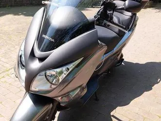 honda-silverwing-400-cc-2010