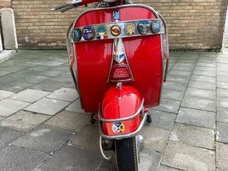 2-vespa-piaggio-125-cc-1965