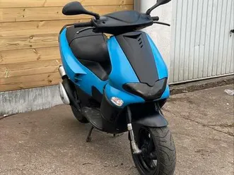 papiers-de-classe-a-refroidis-a-l'eau-gilera-runner-70-cc