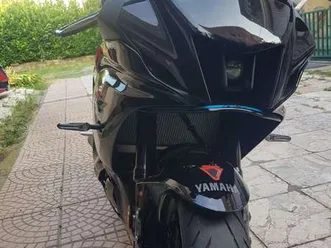 yamaha-yzf-r7-nero