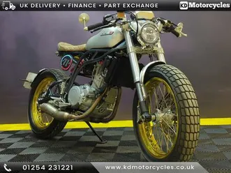 ccm spitfire very low miles // cafe racer // fresh service + mot 601 cc