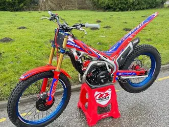 beta-evo-factory-125-2t-2024-model-trials-bike-finance-available