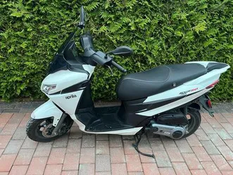 aprilia-sxr-50-iger-roller-moped-weiss-3-jahre-wenig-kilometer
