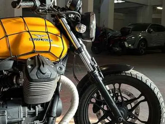 moto-guzzi-v-7-stone-abs-giallo