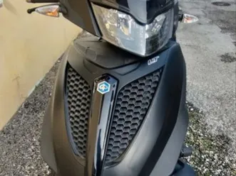 urgent-piaggio-mp3-300-3-roues
