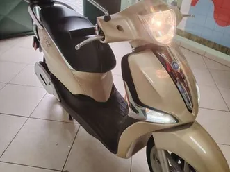 scooter-piaggio-liberty-paredes