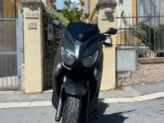 yamaha-x-max-400-abs-momo-design