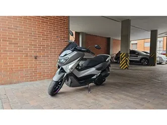 moto-con-mantenimiento-recien-hecho-cambio-de-aceite